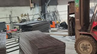 Current status of the factory workshop: steel grating is currently being produced.